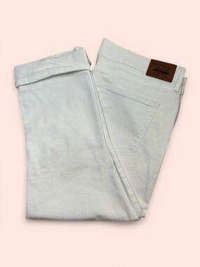 Levi Strauss Signature Women’s 12/W31 White Mid-Rise Capri Jeans